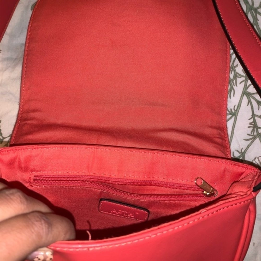 APT PURSE - Picture 2 of 4